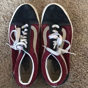 WOMENS VANS SIZE 7.5 (6.0 Men's)